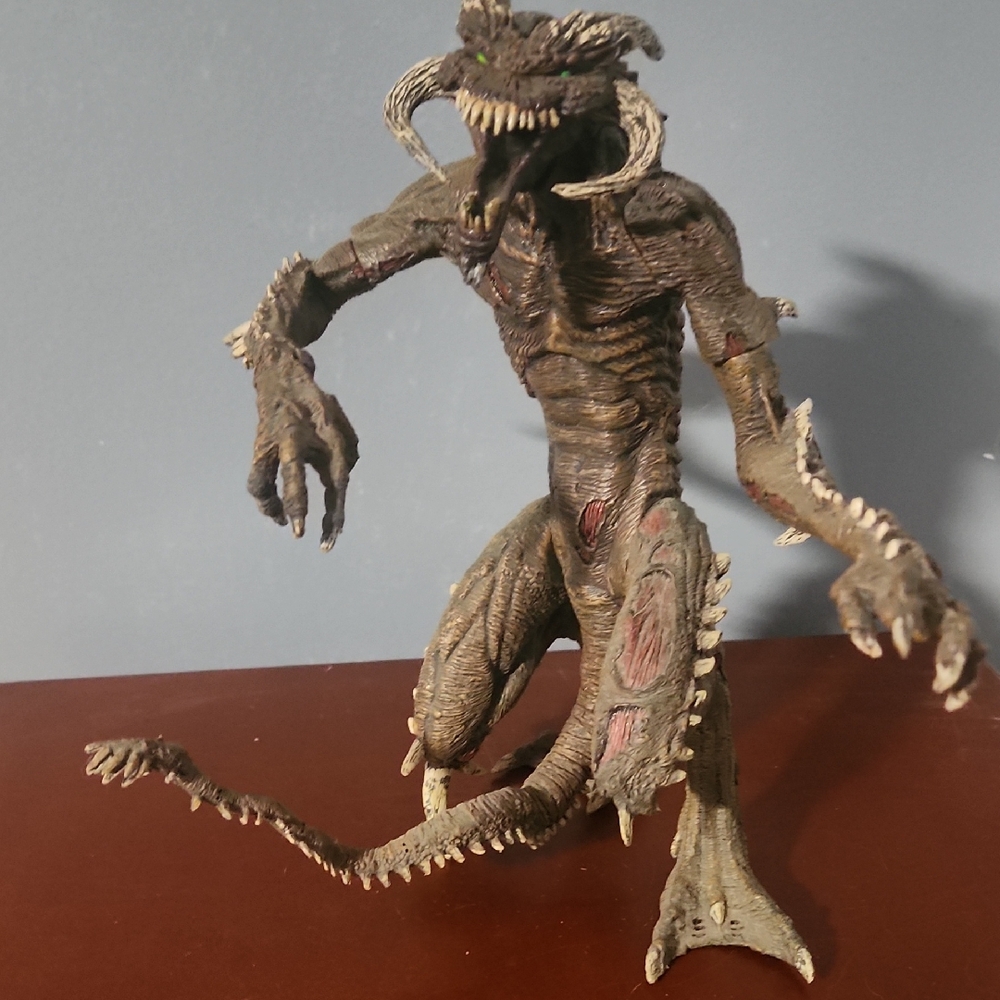 Spawn Creature Figure - Brown and Tan - Picture 1 of 5